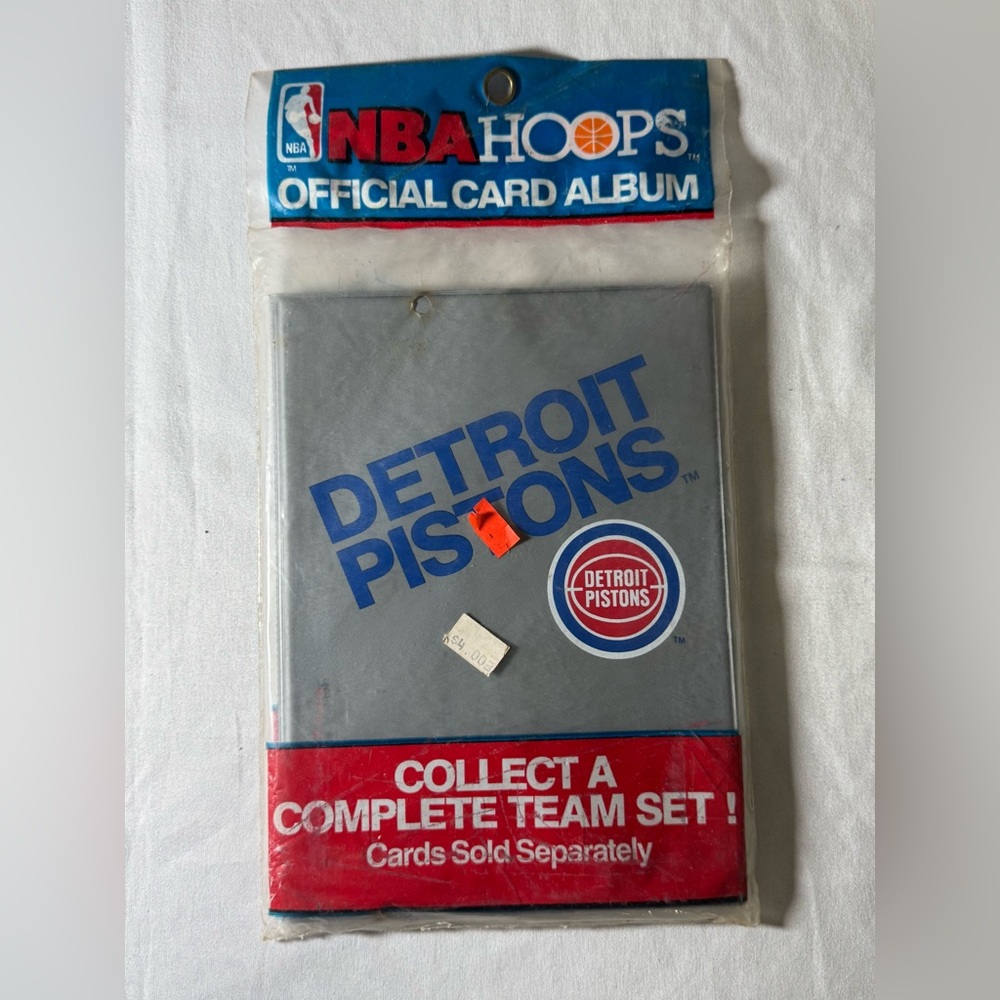 VINTAGE 1990 DETROIT PISTONS NBA HOOPS OFFICIAL CARD ALBUM. NEW OLD STOCK